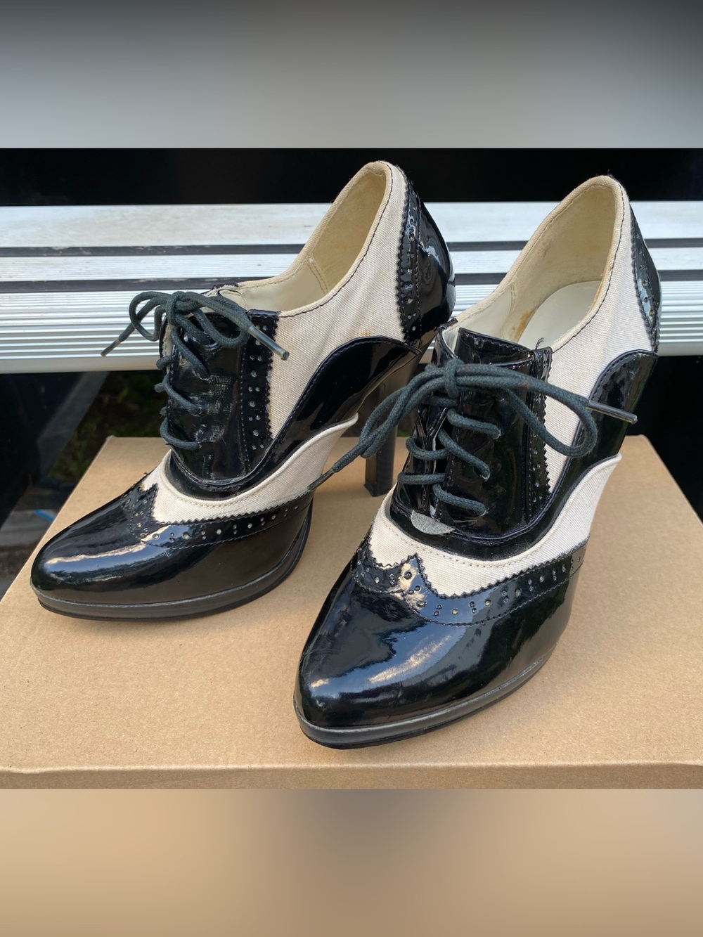 Spectator Style Vintage Pumps: Sz. 7
